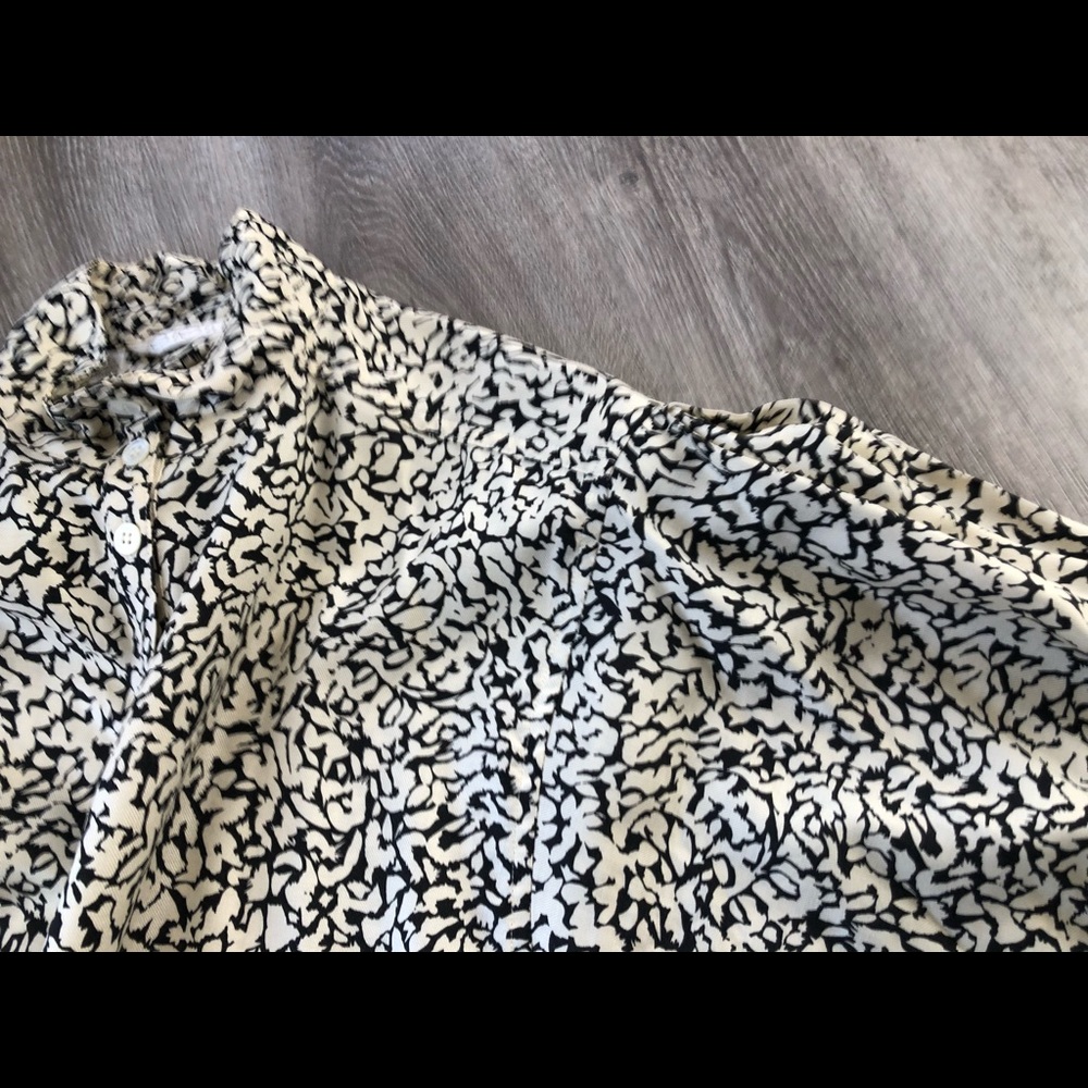 Toto N Ko Vintage 80s black n white print dolman sleeve button front blouse.